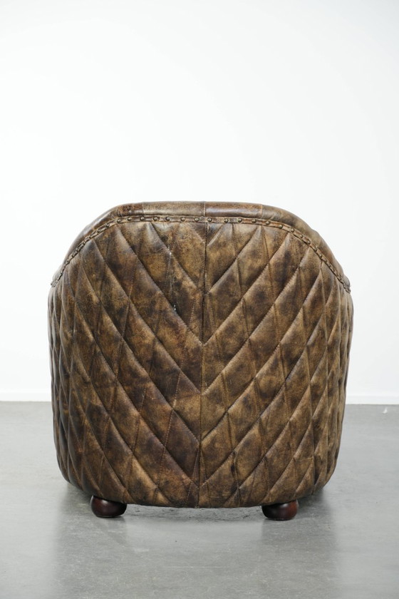 Image 1 of Einzigartiger, stilvoller und bequemer Chesterfield-Clubsessel aus Kuhfell mit einer wunderschönen Farbkombination.