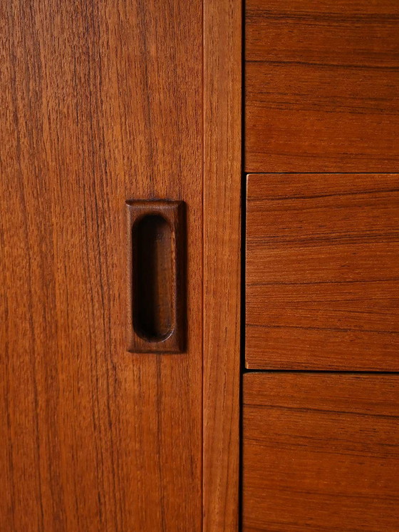 Image 1 of Skandinavisches Sideboard aus Teakholz mit Schiebetüren, 1960er Jahre