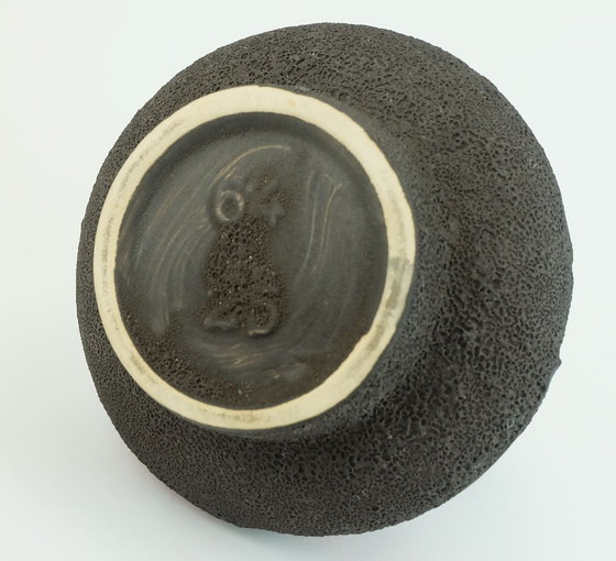 Image 1 of Jarrón de lava de mediados de siglo Cerámica Schlossberg de los años 70 Marrón con dibujo rojo brillante Modelo nº 64-25