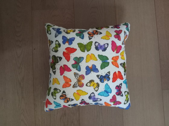 Pouf mit Kissen aus Schmetterlingsstoff – Hocker & Poufs, Textile (photo 3 of 6)