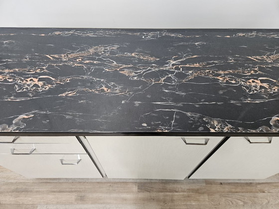 Image 1 of Formica keukenbuffet met marmereffect uit 1970