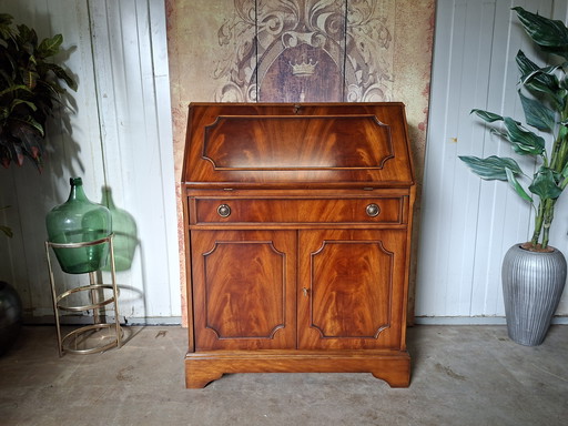 Classic Helden secretary desk with leather inlay, dimensions 82x46cm and 106cm high.

Writing height 76cm.