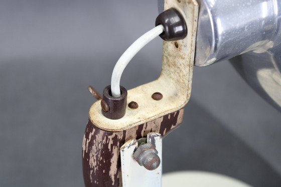 Image 1 of 1950er Tischlampe mit Aluminium-Lampenschirm, Tschechoslowakei