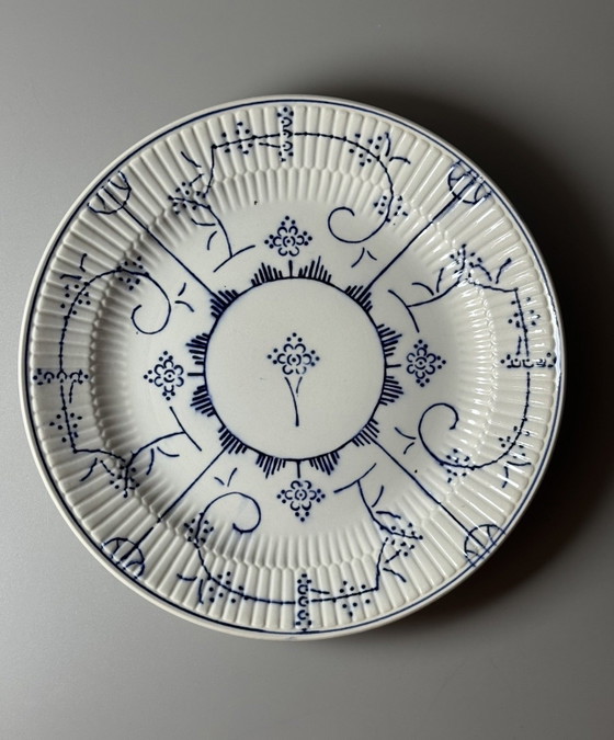 Image 1 of Servizio da tavola Boch Frères composto da 6 piatti in maiolica e un piatto da portata – Motivo "Cipolla Blu" (Zwiebelmuster), B
