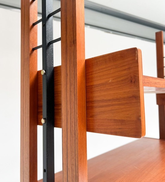 Image 1 of Singular librería independiente de teca, Italia, años 60