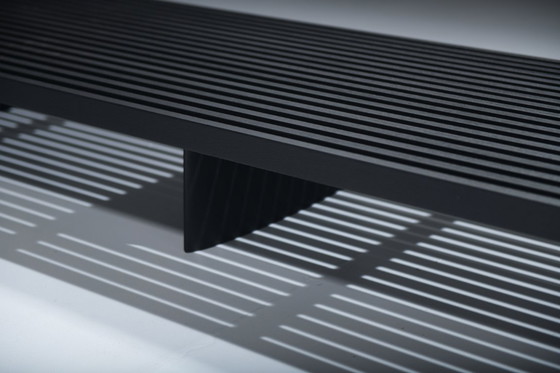 Image 1 of Superbe banc Cansado Refolo 514 XL en chêne noir par Charlotte Perriand - Cassina