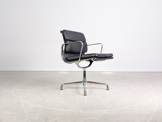 Image 1 of Original Vitra EA 208 soft pad schwarz Leder Stuhl Charles Eames