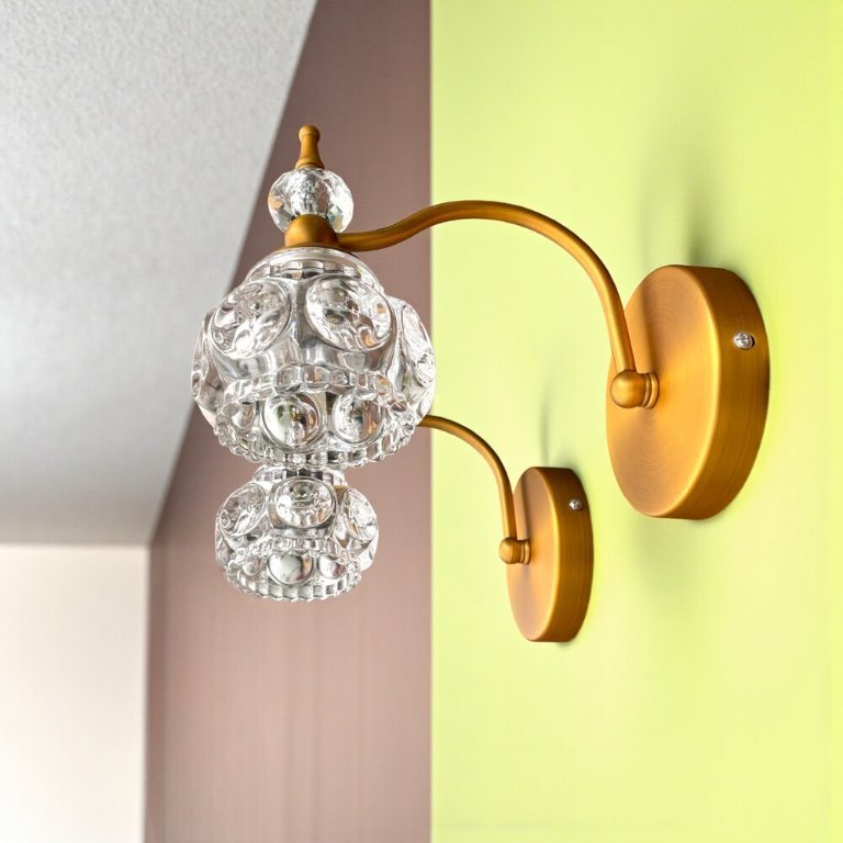 DualGlow - Gouden Wandlamp met Dubbele Glazen Bollen