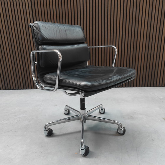 Image 1 of Herman Miller Eames EA217 - Pelle nera vintage
