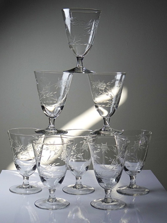 Image 1 of 8 verres à vin cristal gravé à la roue décor végétal, Bohême, début XXe