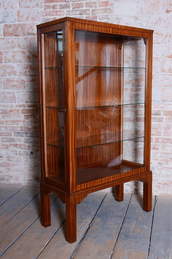 Gerestaureerde art-deco vitrinekast, mahoniehout en glas, gepolijst, Tsjechisch, jaren 1930 – Vitrinekasten (photo 9 of 22)