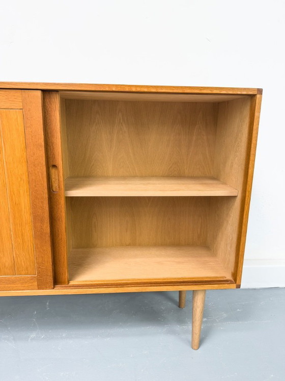 Image 1 of Buffet danois en chêne de Brouer, années 1960