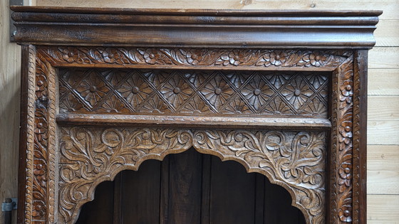 Image 1 of Armoire indienne ancienne en bois de manguier