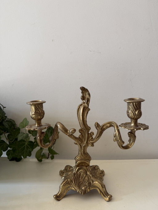 Portacandele in ottone a due braccia – kandelaars en kaarsen, Brass