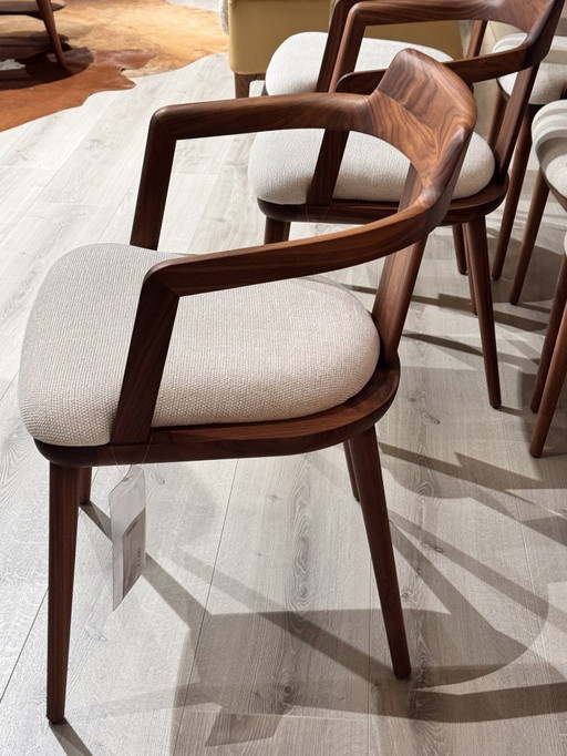 Juego de 6 sillas Tilly de Porada en nogal