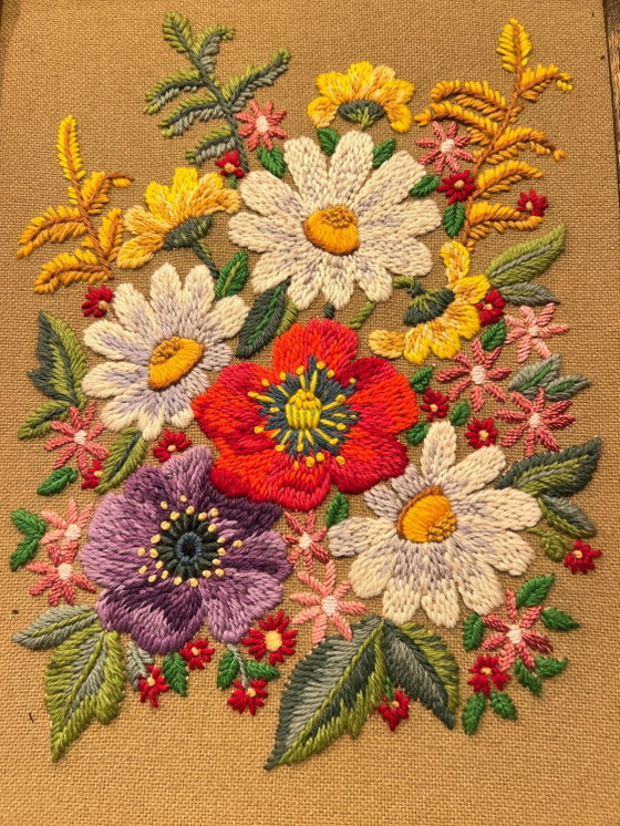 Set di Quadri Ricamati Vintage | 2 Disegni Floreali in Cornici di Legno | Fatto a Mano | Decorazione Murale (photo 5 of 5)