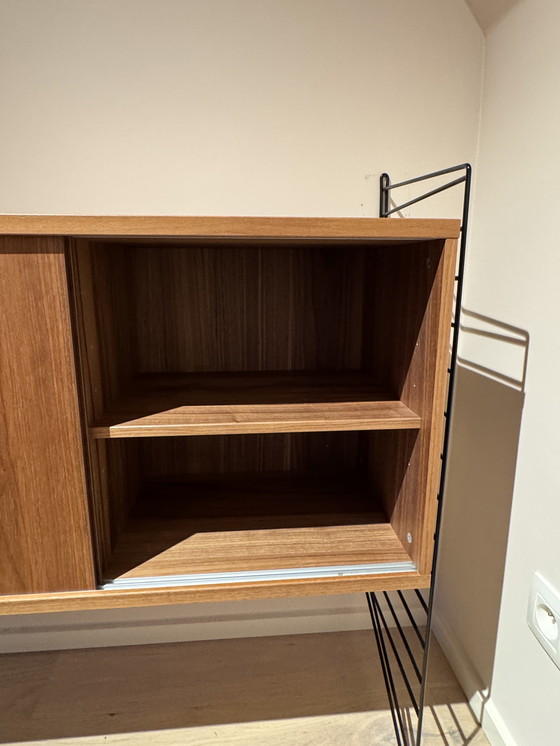 Image 1 of Armario bajo de pared String en nogal-negro