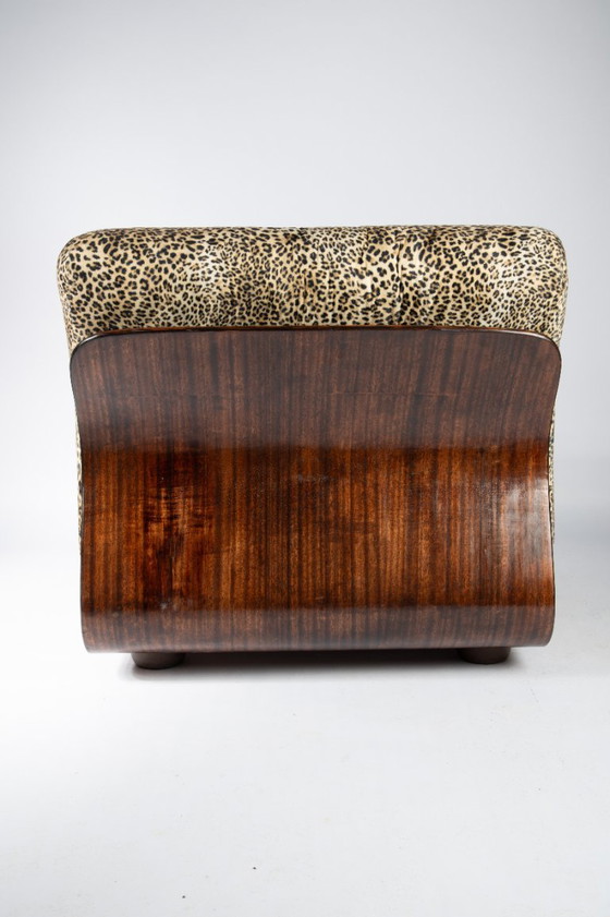 Image 1 of Sedie italiane con struttura in legno e tessuto leopardato, Italia anni '80 (2 disponibili)