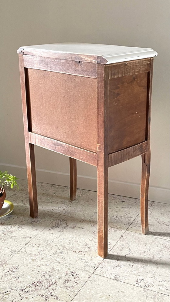 Image 1 of TABLE de Chevet en BOIS Vintage