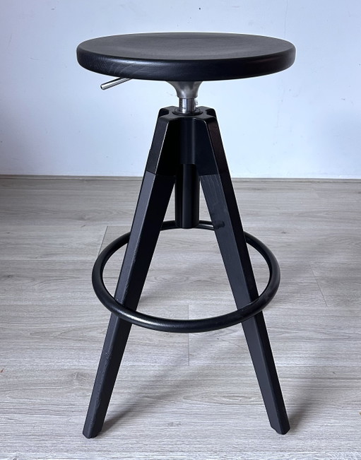 Conception du tabouret de bar Pedrali