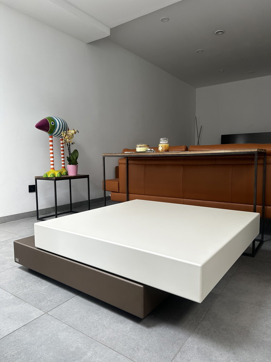 Image 1 of Mesa baja Leolux Trovo