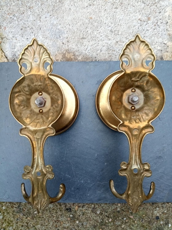 Pair of Baroque Brass Wall Hooks, Decorative Objects, Gold (photo 4 of 6)