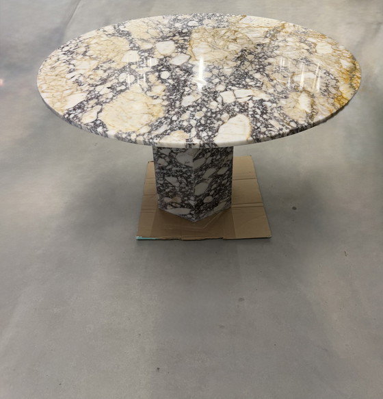 Table de salle à manger ronde en marbre Calacatta – Tables de salle à manger, Marble (photo 3 of 6)