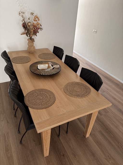 Oak table with Spica chairs