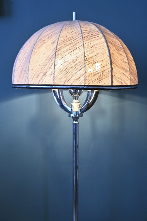 Image 1 of Lampada da terra anni '70 con base cromata e paralume a ombrello