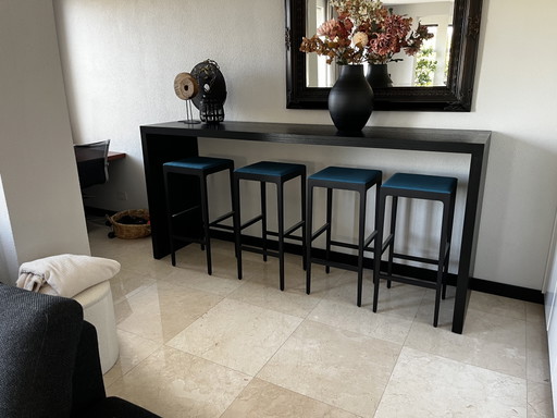 Bartisch, 240 cm lang, mit 4 Barhockern