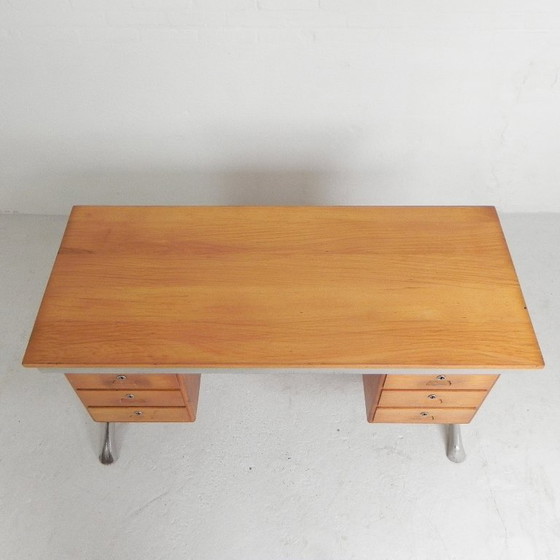 Escritorio industrial con 2 cajoneras, década de 1960. – Wood, Iron (photo 6 of 32)