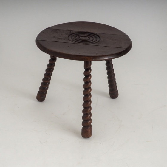 Franse eikenhouten driepoot bijzettafel, toegeschreven aan Charles Dudouyt. – Wood (photo 10 of 17)