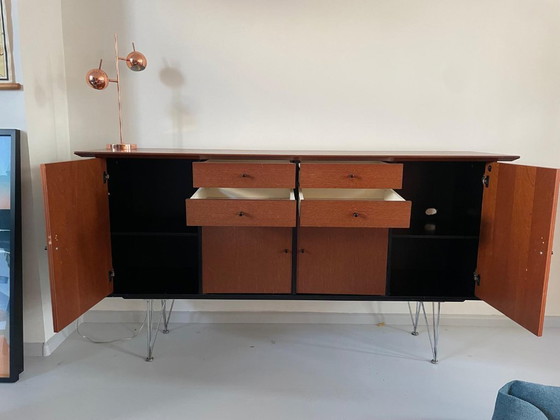 Image 1 of Denka dressoir | Deens ontwerp jaren '70 | teakfijner | haarspeld benen