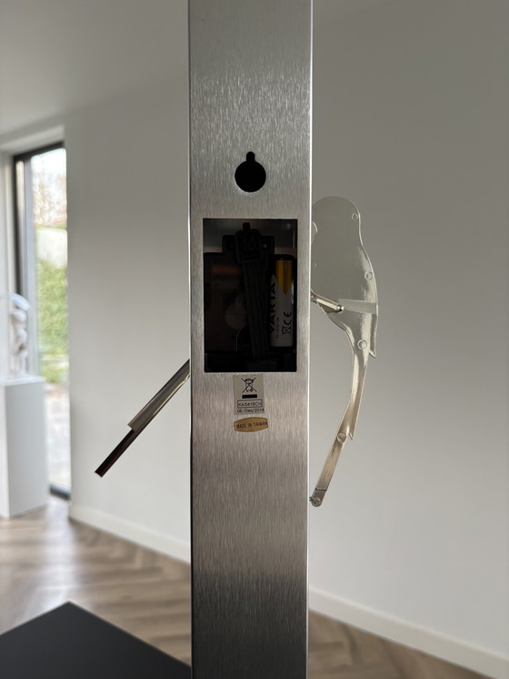 Image 1 of Reloj de diseño moderno Karlsson Woodpecker en acero inoxidable