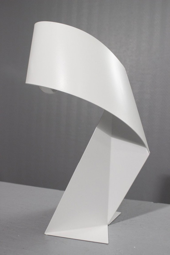 Image 1 of Lampada vintage "Ribbon" in metallo piegato laccato bianco, disegnata da Claire Norcross & Habitat