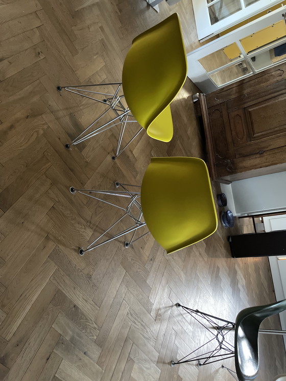 Image 1 of Eames DSR