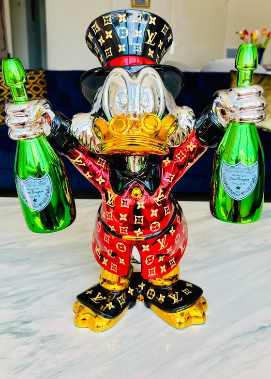 Scultura di Paperon de' Paperoni Pop Art Statua di lusso con champagne Vuitton Unica – Sculture, Fiberglass (photo 10 of 11)