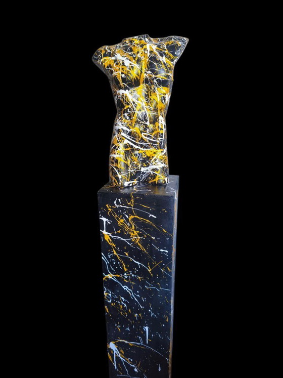 Image 1 of Skulptur auf Sockel | Von Șuțu Adrian | SutuDesigns