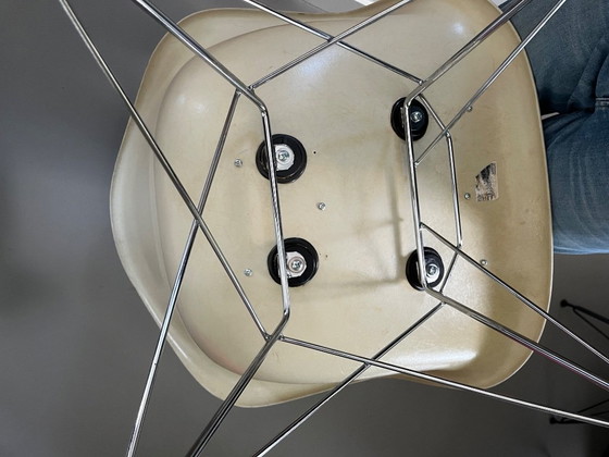Vitra fiberglass rocking chair – Metal (photo 8 of 9)