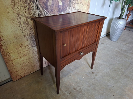 Image 1 of Mesa de recibidor antigua, mesa de teléfono, mesa auxiliar, con tapa enrollable dim. 56x34cm y 65cm de alto.