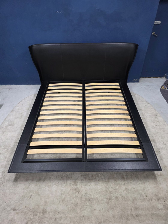 Image 1 of Cama B&B Italia Alys de diseño, 210x180 cm, piel premium.