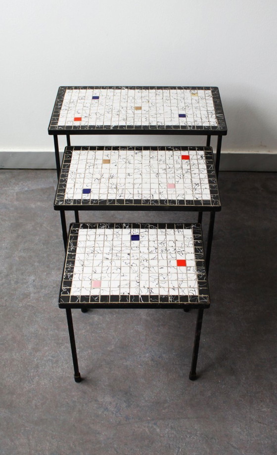 Image 1 of Conjunto de 3 mesas nido, mediados del siglo XX.