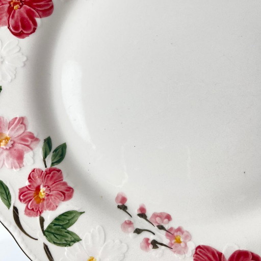Set of 8 large plates Cameo Florals Malaysia porcelain,1970–90