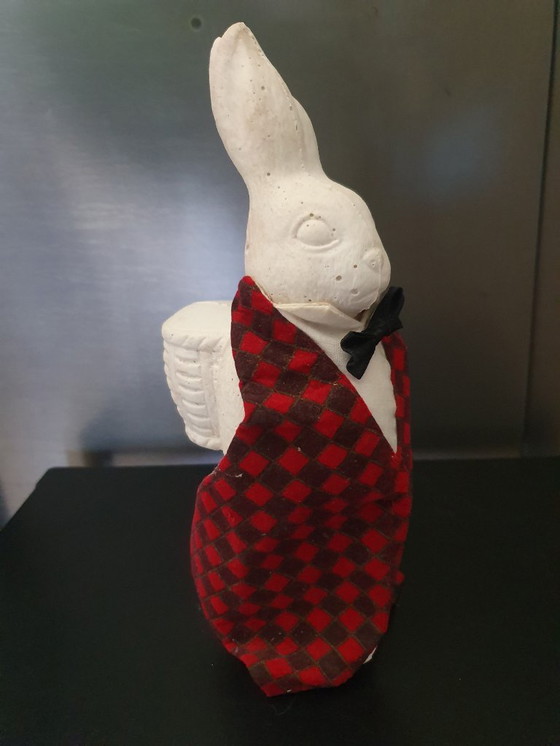Image 1 of Conejo de Pascua antiguo con cesta (24 cm) – papel maché/yeso – ca. 1930/50