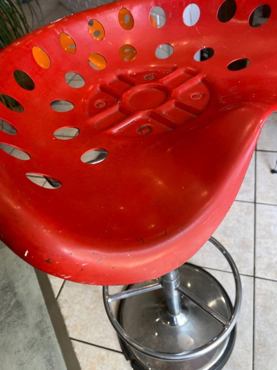 Image 1 of Auténtico taburete rojo para tractor, con diseño de cortacésped giratorio ajustable, de Etienne Fermigier Mirima, 1970.