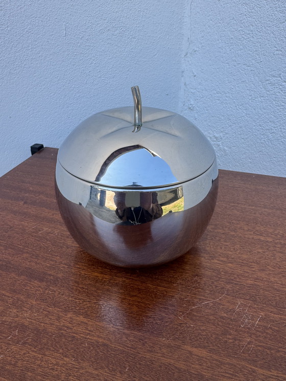 Image 1 of Cubitera plateada con forma de manzana de los años 70