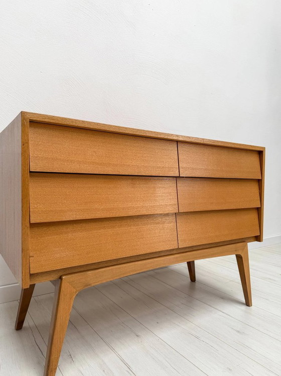 Image 1 of Vintage Duitse notenhouten commode, minimalistische dressoir in mid-century modern stijl, jaren 1950