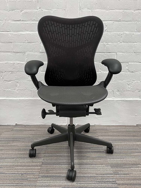 Image 1 of Herman Miller Mirra 2 Butterfly Bureaustoel