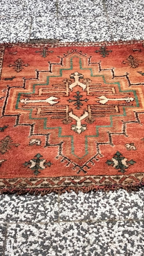 Image 1 of Handgeknüpfter Berberteppich aus Wolle, 135 x 110 cm