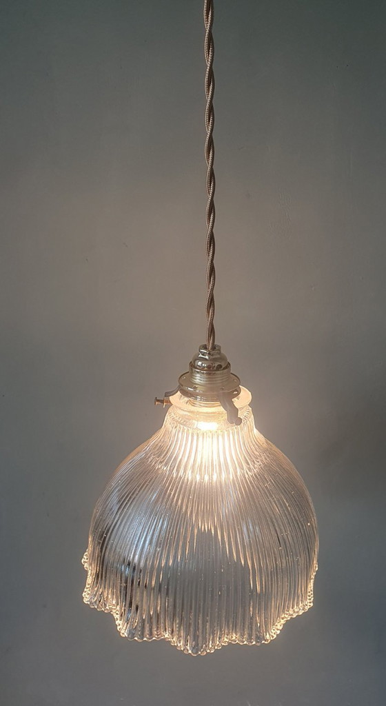 Image 1 of Lámpara colgante Holophane antigua, estilo Art Déco, de cristal fundido.